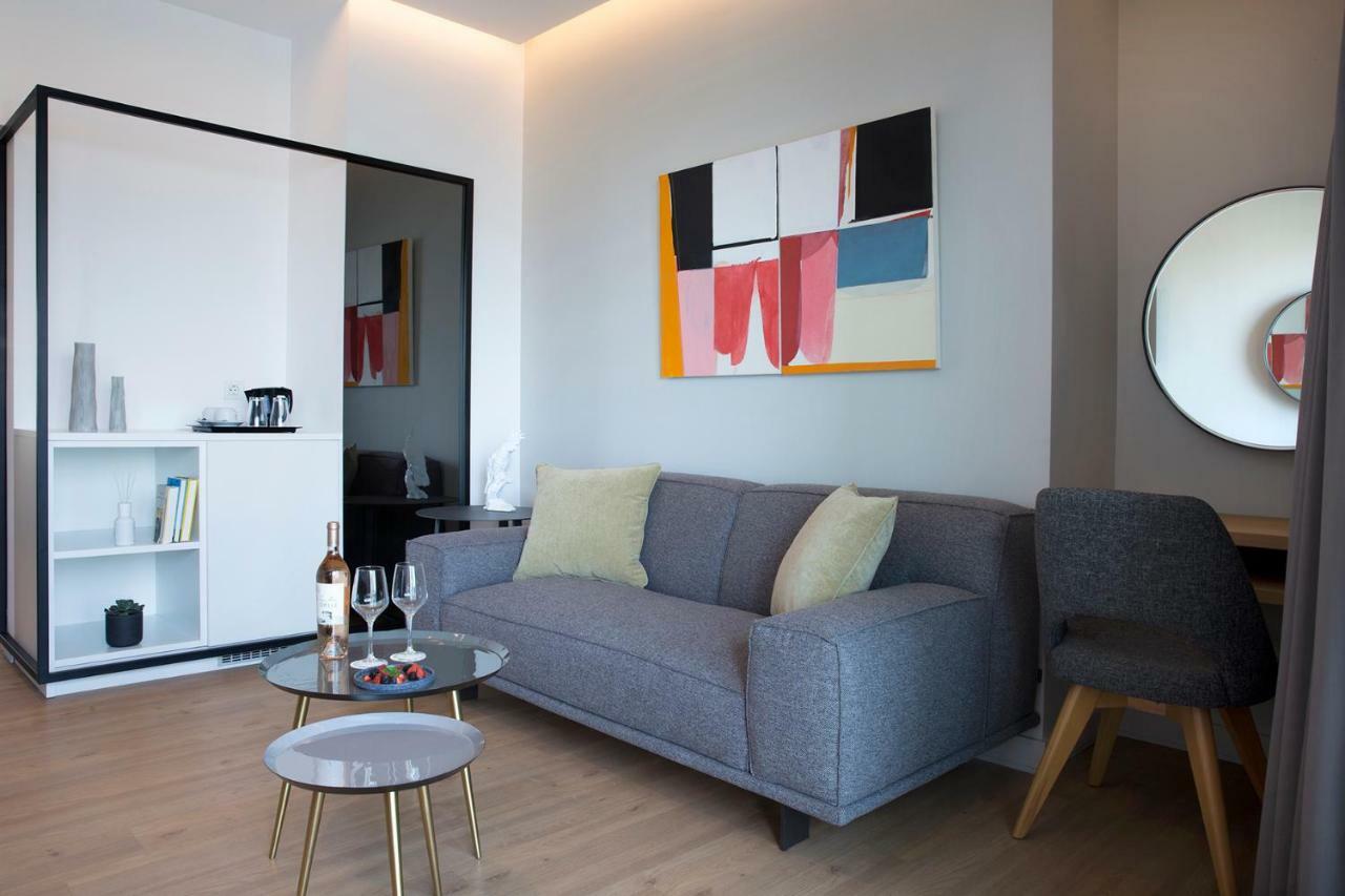 The Alex Monte Kastella, Santikos Collection